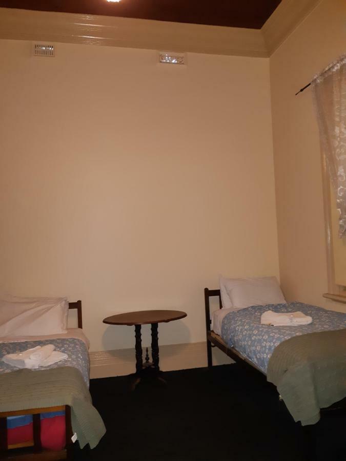 The Victoria Hotel Rutherglen Bagian luar foto