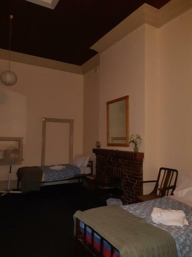 The Victoria Hotel Rutherglen Bagian luar foto
