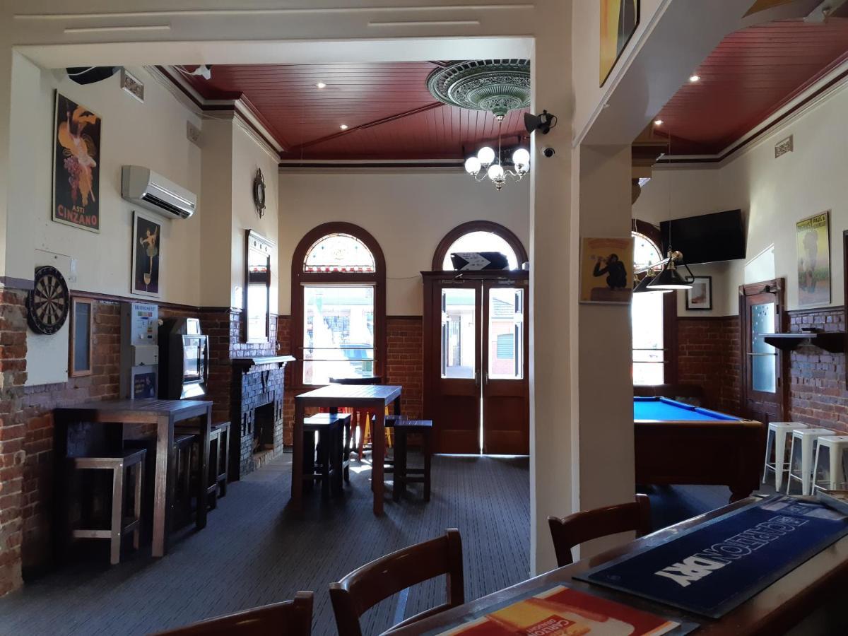 The Victoria Hotel Rutherglen Bagian luar foto